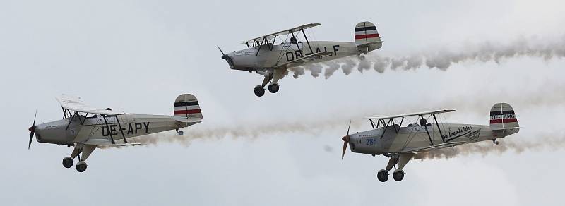 Letecký den Memorial Air Show 2019 v Roudnici nabídl také v neděli pestrý program