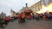 Litoměřický loutkový festival. Centrem města prošel ohnivý drak.