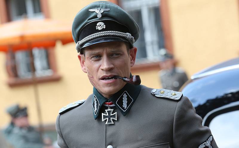 Ruský štáb natáčí v Terezíně válečný film Tankisti.