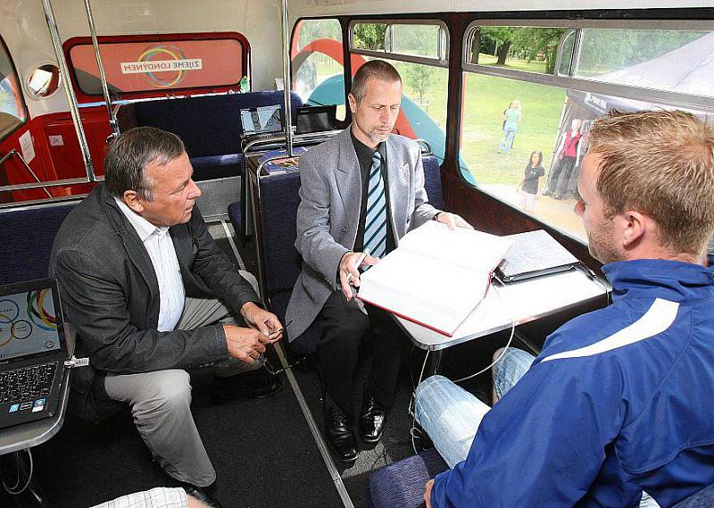 Olympijský doubledecker v Roudnici.