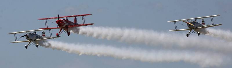 Sobotní program 14. ročníku Memorial Air Show v Roudnici nad Labem.