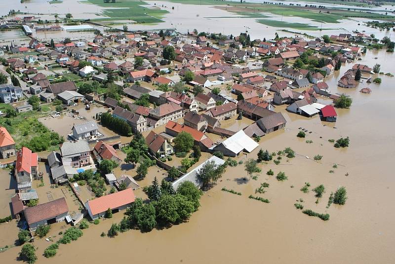 Povodeň 2013, středa 5. června: Letecké snímky Litoměřicka od Štětí až po Terezín