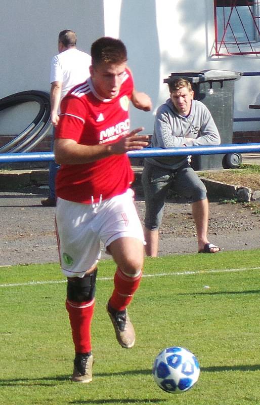 Proboštov (v modrých dresech) hrál s Bohušovicemi 0:0. V penaltovém rozstřelu byli úspěšnější hosté.