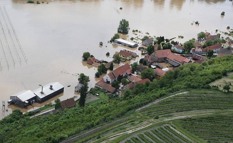 Povodeň 2013: Letecké snímky Litoměřicka od Štětí až po Terezín.