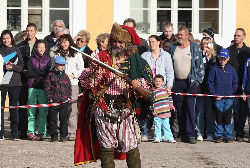 Josefínské slavnosti 2013, sobota dopoledne - slavnostní přehlídka vojsk