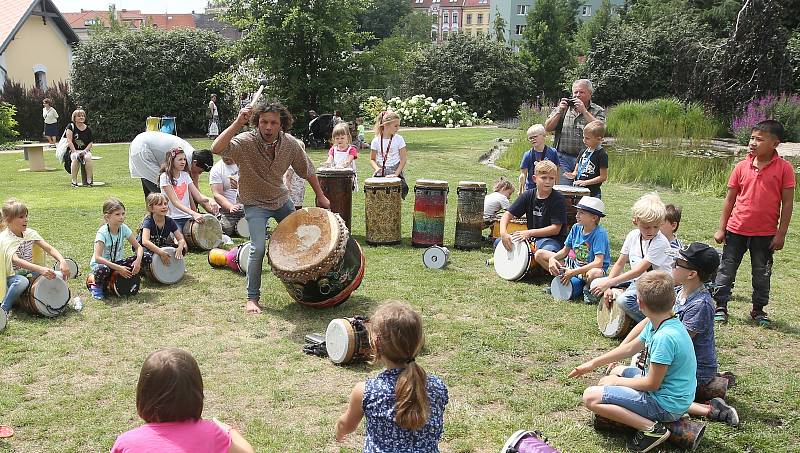 7. ročník afrického festivalu Dun Dun, který byl plný rytmů, chuti a módy.