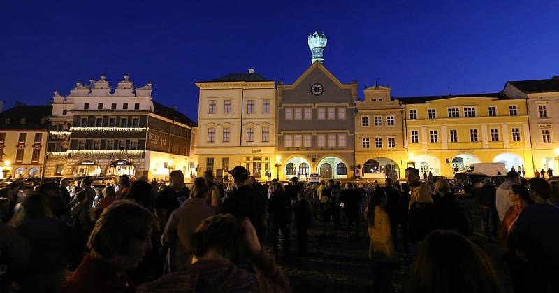 Začaly oslavy výročí 800 let videomapingem o historii královského města.