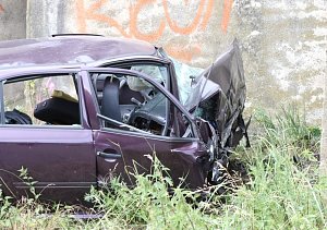Tragédie na silnici z Ústí do Lovosic, muž náraz do zdi nepřežil.