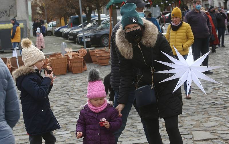 Adventní trhy na Husově náměstí v Roudnici nad Labem