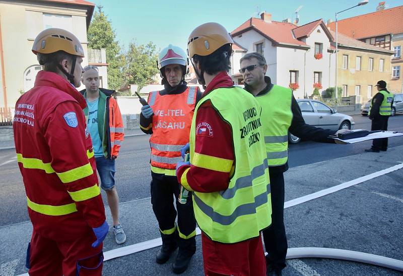 Na litoměřickém zimním stadionu proběhlo cvičení na téma úniku čpavku z chladícího systému