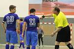 V tomto divizním ročníku se zatím futsalistům Ludis Teamu Třebenice (v modrém) nedaří podle představ, v Teplicích podlehli domácímu výběru vysoko 8:1. 