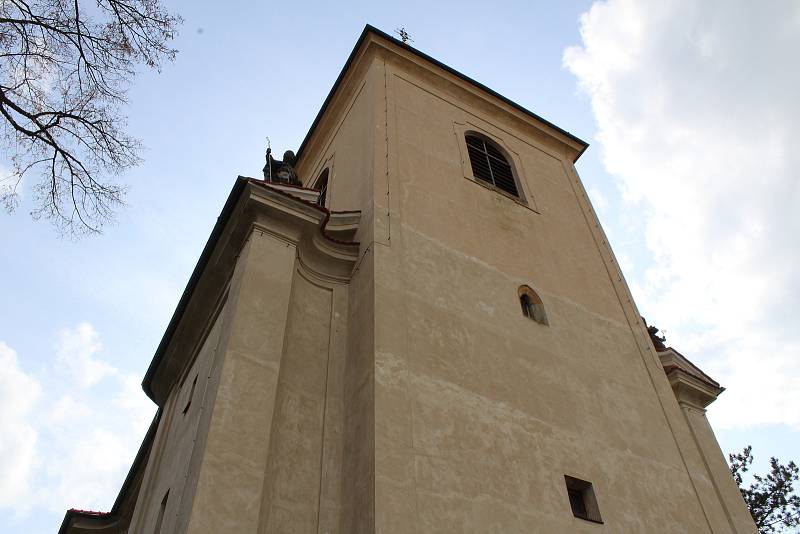 Kostel svatého Prokopa a Mikuláše. Jednou z dominant centra Bohušovic nad Ohří je římskokatolický farní kostel svatého Prokopa a Mikuláše. Památkově chráněný objekt byl postavený v roce 1716 na místě staršího kostela. Konají se zde pravidelné bohoslužby.