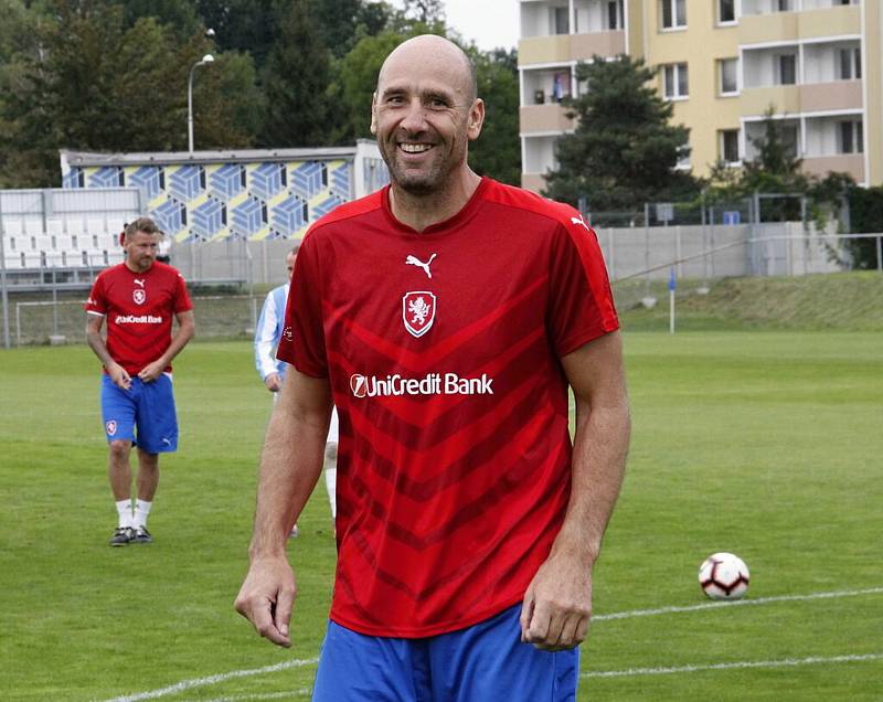 Jan Koller měří více než dva metry, vysloužil si přezdívku "Dino".