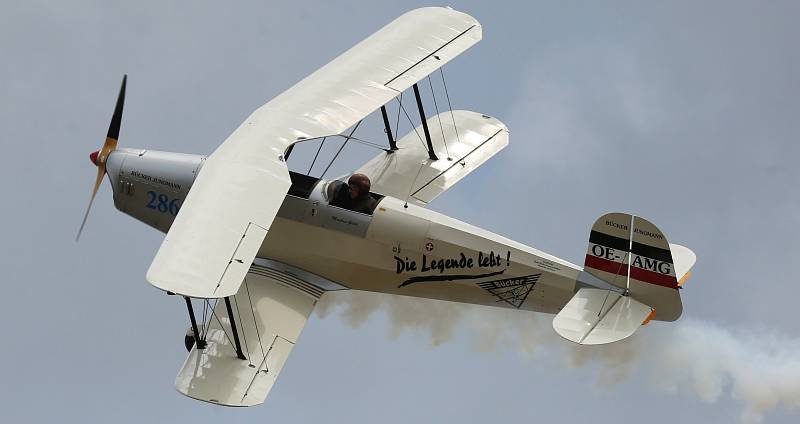 Letecký den Memorial Air Show 2019 v Roudnici nabídl také v neděli pestrý program