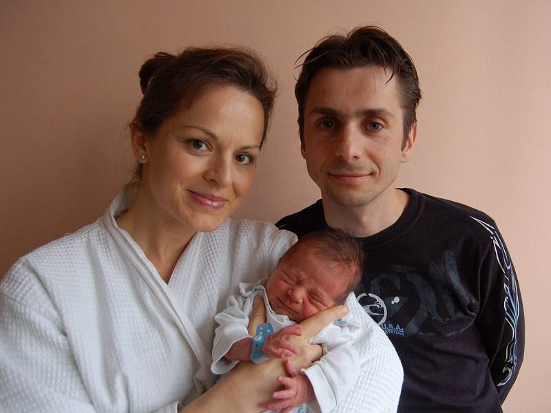 Ladě Tůmové a Rastislavu Melicherovi z Litoměřic se v litoměřické porodnici 2. května ve 2.09 hodin narodil syn Alánek Melicher. Měřil 50 cm a vážil 3,18 kg.  Blahopřejeme!
