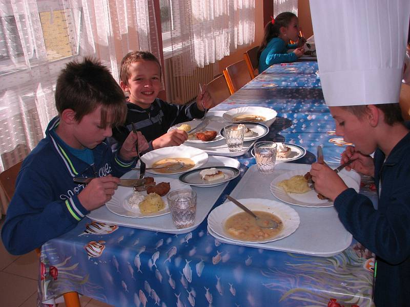 Kuchařky školní jídelny při ZŠ v Hoštce absolvovaly školení k přípravě zdravých jídel