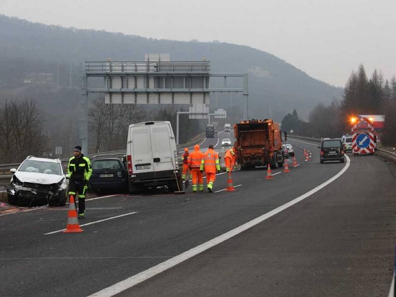 Hromadná nehoda na dálnici D8 u Řehlovic