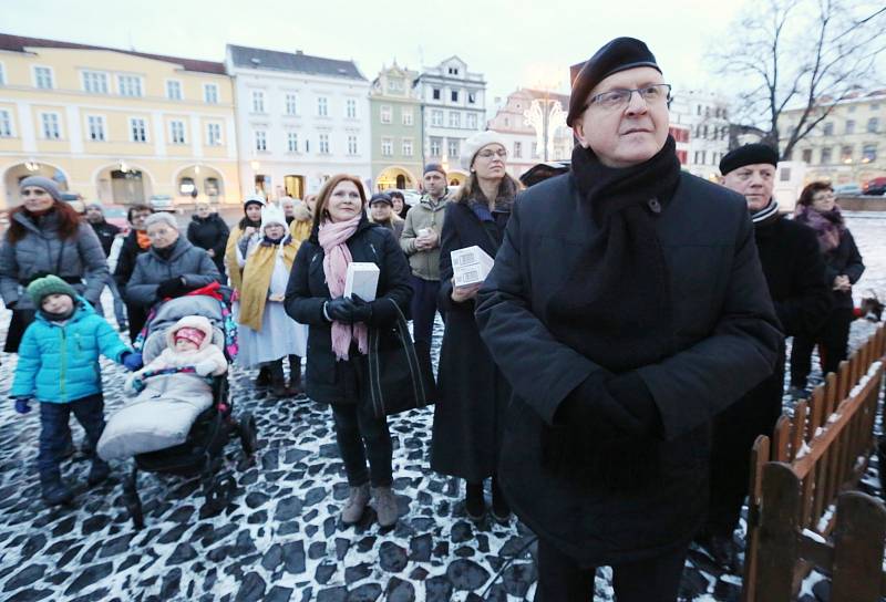 V pátek 4. ledna v podvečer požehnal litoměřický biskup Jan Baxant tříkrálové koledníky.