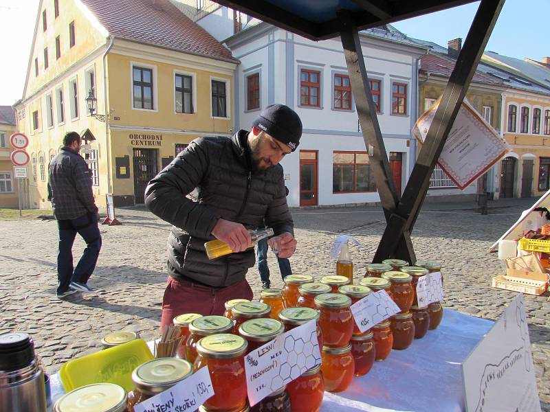 V sobotu 16. února se v Úštěku konal už tradiční Úštěcký masopust. Akce nalákala opět davy lidí.