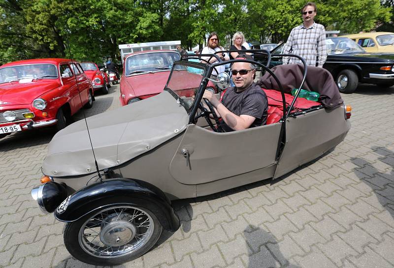 Tradiční Autosalon a závody veteránu v areálu výstaviště Zahrady Čech.