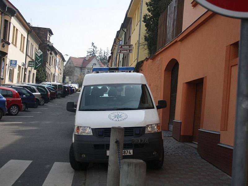 Ve středu dopoledne byla v Roudnici nad Labem přepadena pobočka Komerční banky.