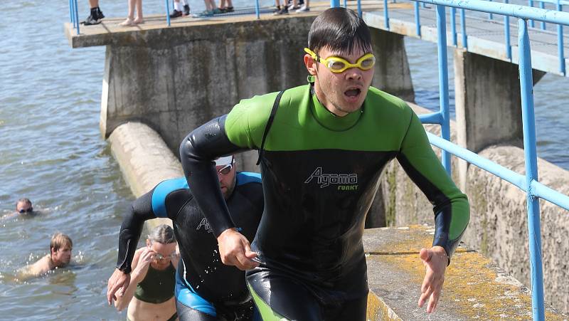 Hazmburk X offroad triatlon se konal v sobotu 6. srpna v obci Klapý.