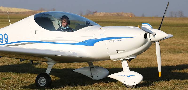 Na roudnickém letišti se pokoušeli aviatici přeletět ze Silvestra do Nového roku.