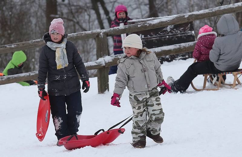 Sáňky, boby i snowboardy. Lyžařský areál u Tašova praskal ve švech