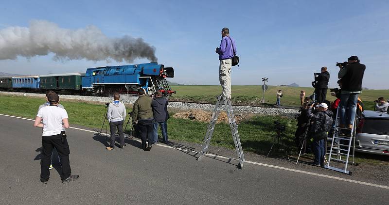 Parní lokomotiva Papoušek opět zahájila novou turistickou sezonu na Švestkové dráze.