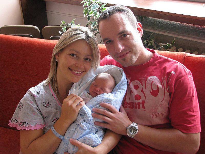 Monice a Miloši Beránkovým ze Žitenic se v litoměřické porodnici 1. srpna ve 14.33 hodin narodila dcera Nicolka. Měřila 50cm a vážila 3,3kg. Blahopřejeme!