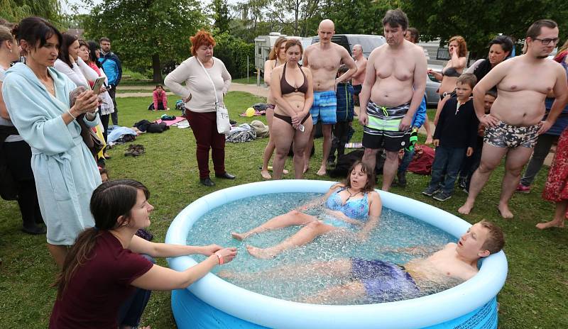 Součástí litoměřického Allfestu 2019 byla i ledová koupel