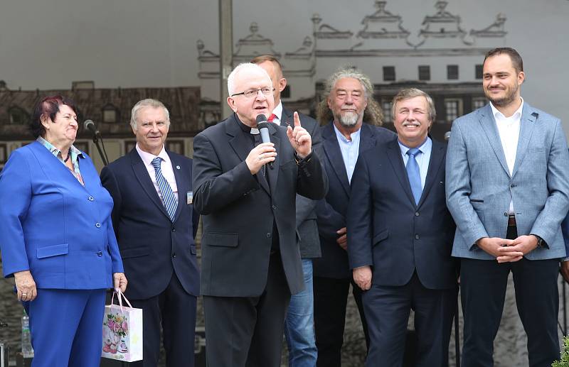 Již od rána proudily davy návštěvníků na další ročník Zahrady Čech, největšího zahradnického veletrhu v severních Čechách.