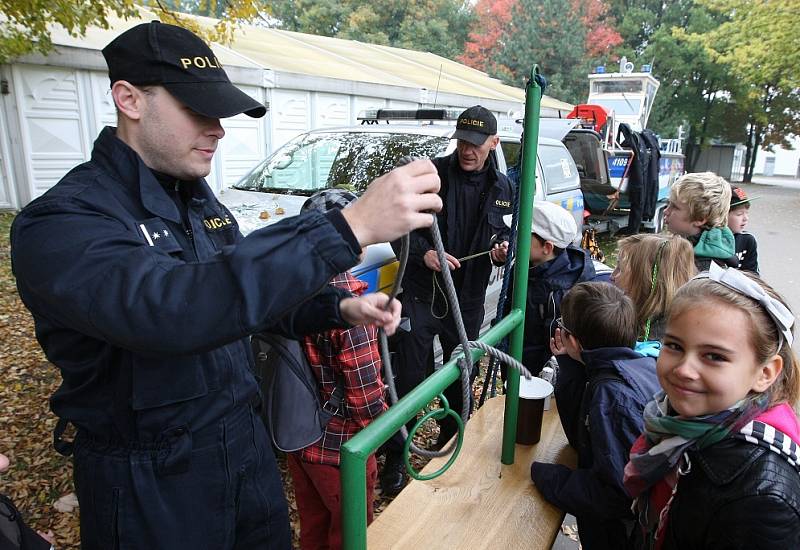 Žáci pátých tříd si vyzkoušeli práci profesionálů