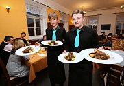 Studenti litoměřické Střední školy pedagogické, hotelnictví a služeb předvedli kuchařskou show.