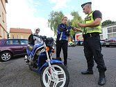 Policisté v pátek 28.8. kontrolovali u Zahrady Čech motorkáře