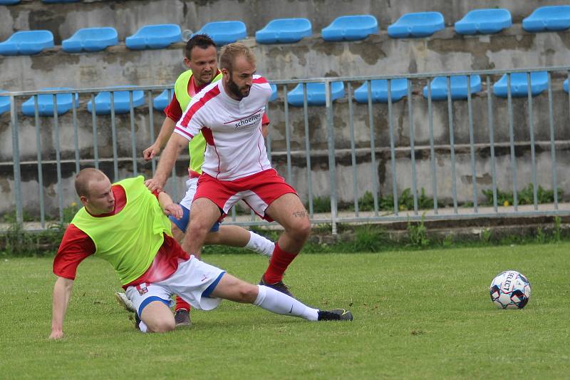 Zaměstnanecká liga Deníku: čtvrtý semifinalový turnaj druhého ročníku hostil sportovní areál Pod Lipou v Roudnici nad Labem.