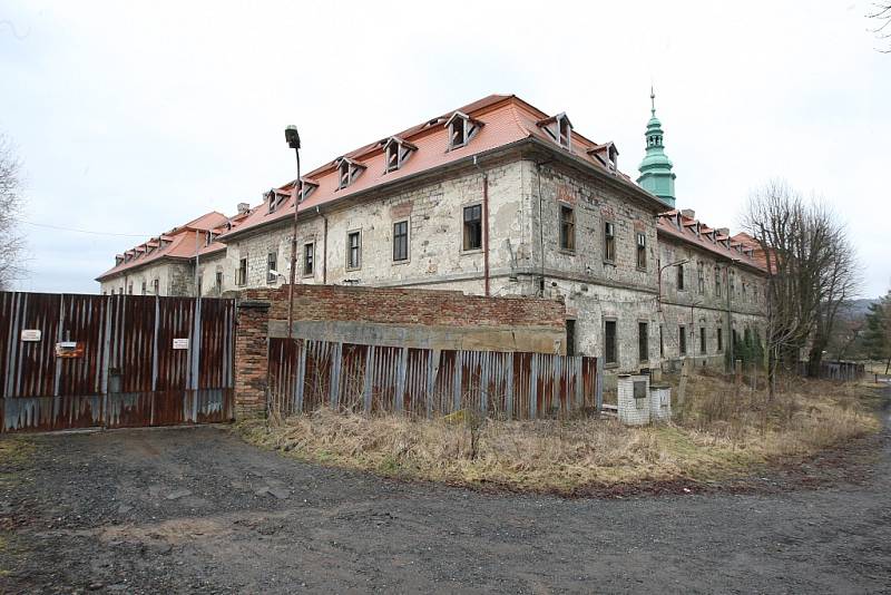 ZÁMEK I KOSTEL v Konojedech prochází rozsáhlou rekonstrukcí. 