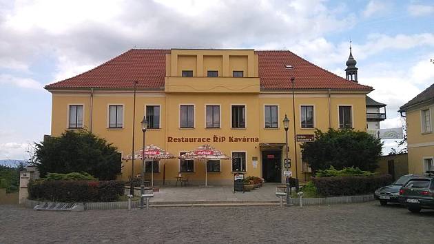 Kulturní dům Říp v Roudnici nad Labem na archivním snímku