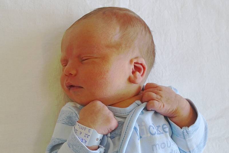 Lukáš Krása se narodil Ivě a Tomášovi Krásovým z Libochovan 22. června v 6.46 hodin v Litoměřicích. Měřil 51 cm a vážil 3,08 kg.