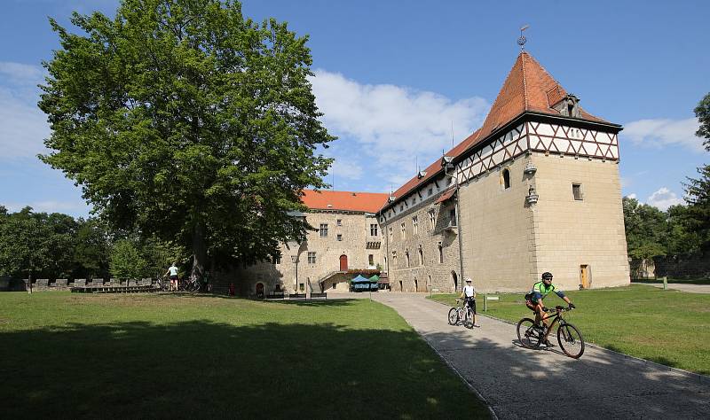 Ve sklepení Vodního hradu v Budyni nad Ohří se nachází původní alchymistická dílna.