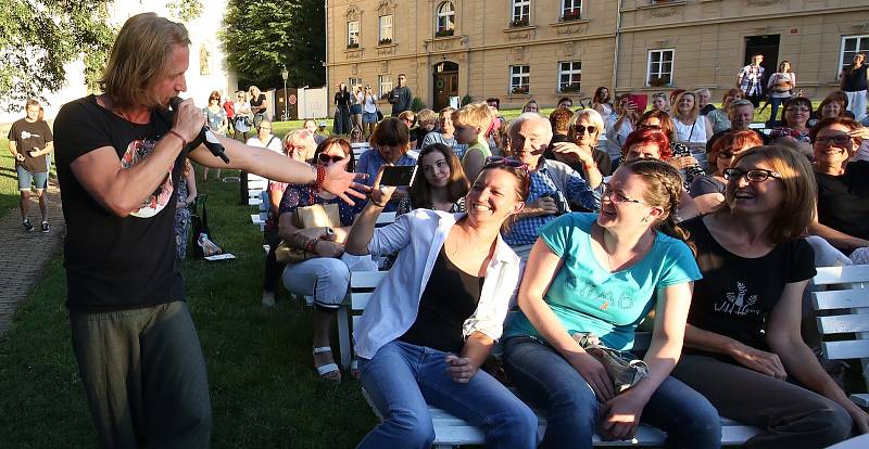 Charitativní koncert Tomáše Kluse pro litoměřický hospic sv. Štěpána