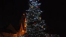 Adventní trhy a rozsvícení vánočního stromu v Lovosicích