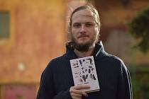 Alexej Sevruk s jeho novou knihou.