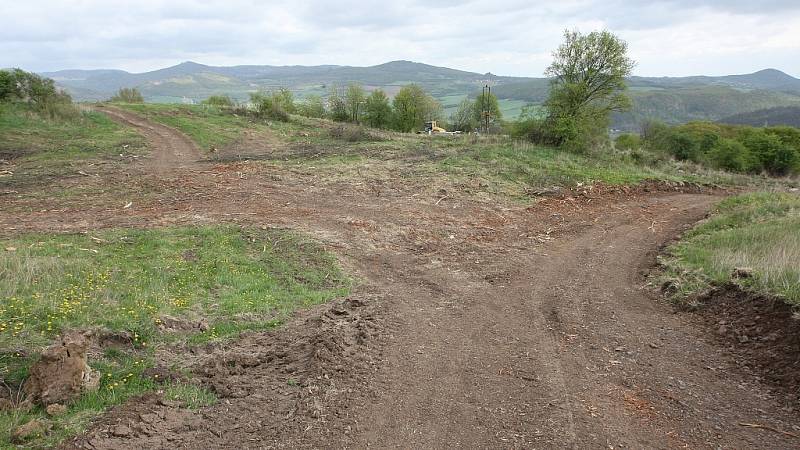 Na sesuvu u dálnice D8 budou několik týdnu pracovat geologové.