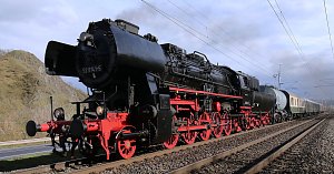 Parní lokomotiva zpestřila víkendový provoz na litoměřickém horním nádraží.