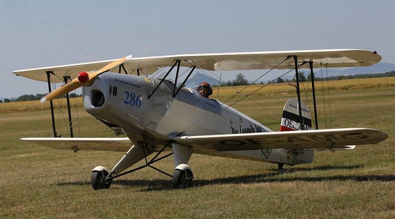 Sobotní program 14. ročníku Memorial Air Show v Roudnici nad Labem.