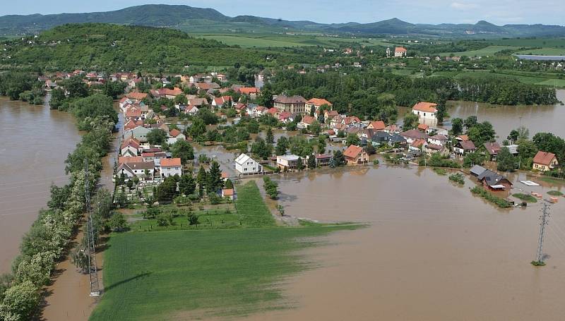 Povodeň 2013, středa 5. června: Letecké snímky Litoměřicka od Štětí až po Terezín