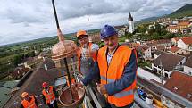 17. května 2021 byly vloženy dokumenty o současnosti královského města Litoměřice pro budoucí generace do makovice věže Kalich.
