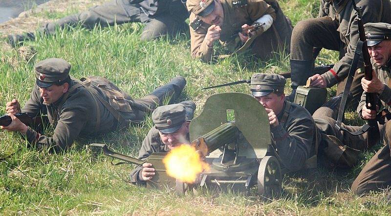 Na osudu pevnosti Přemyšl, ležící na území dnešního Polska,  si před zraky diváků v Terezíně v sobotu připomněli členové klubů vojenské historie 95. výročí vzniku 1. světové války. 