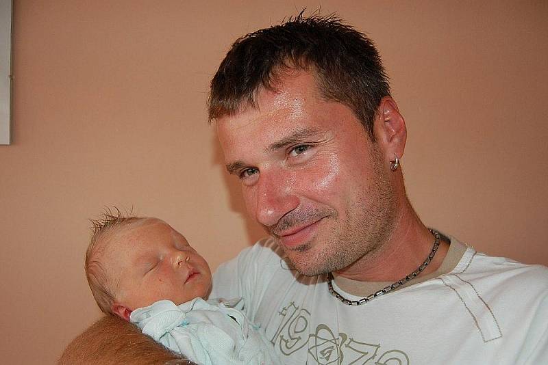 Zlatuši Váňové a Luďku Hamouzovi z Mlékojed se v litoměřické porodnici 29. srpna ve 14 hodin narodil syn Matyáš Hamouz. Měřil 50 cm a vážil 3,25 kg. Blahopřejeme!